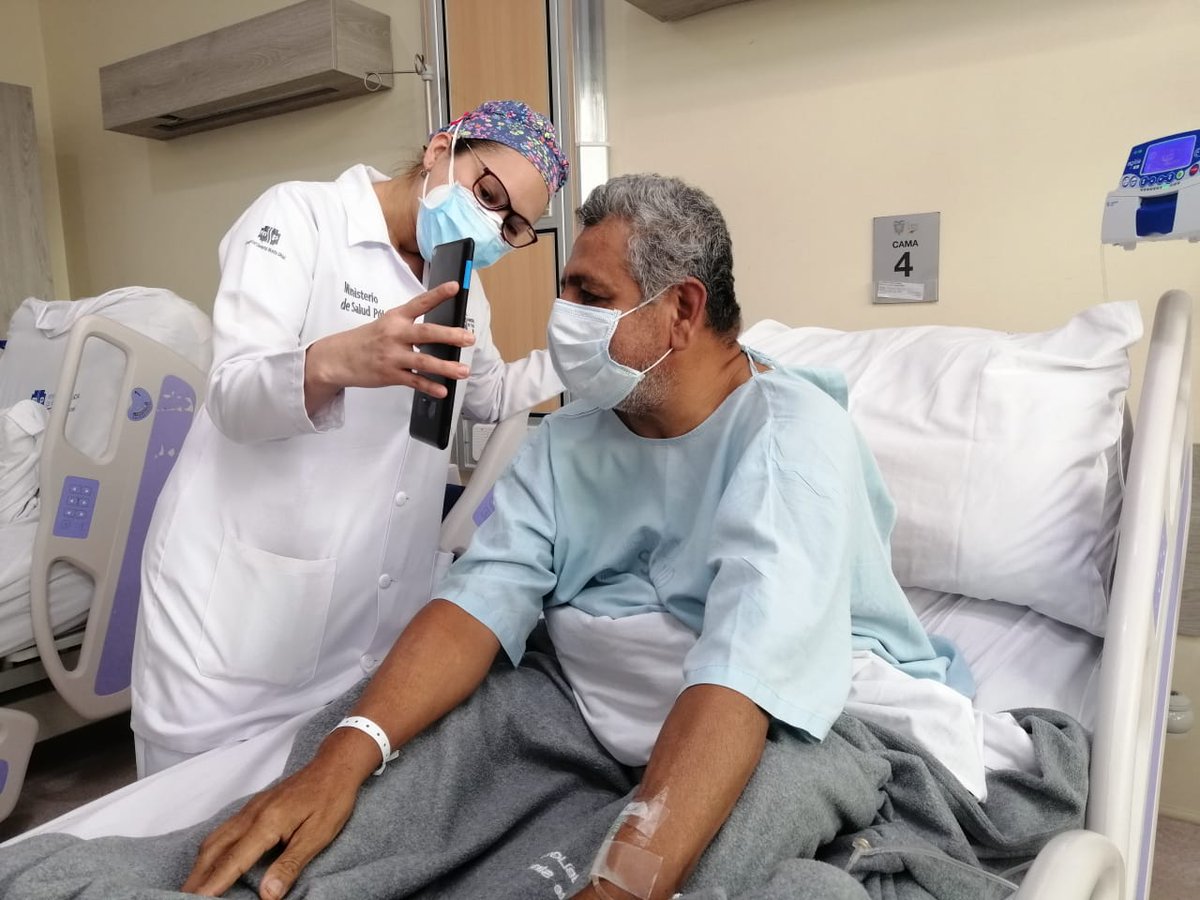 HGMonteSinai's tweet photo. #BuenTratoEsSalud | Servicio de visitas virtuales se implementa en el @HGMonteSinai para enlazar a pacientes hospitalizados con sus familiares sin riesgo de contagio de #COVID19. El acompañamiento familiar 👪 es esencial en el proceso de recuperación. https://t.co/FSZzo4qgmS