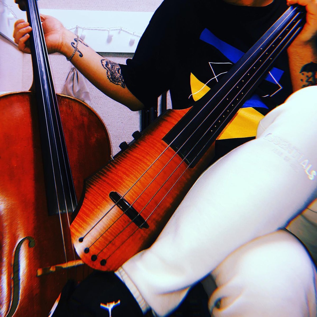 @CelloKim with the NXTa Cello. 

시간이많아도없네
어깨부상으로 악기오래못하니까 
초큼만 눌러야지
.
.
.
.
.
.
.
.
.
.
.
#인스타그램#맞팔#선팔#홍대#첼로#cello#nscello  
#ThinkNS #NSDesign #Electriccello #electriccellist #cellist #NedSteinberger #NXTaCello