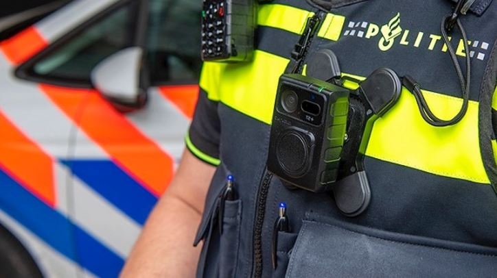 We hielden vandaag een agressieve winkeldief aan in #arnemuiden:..
