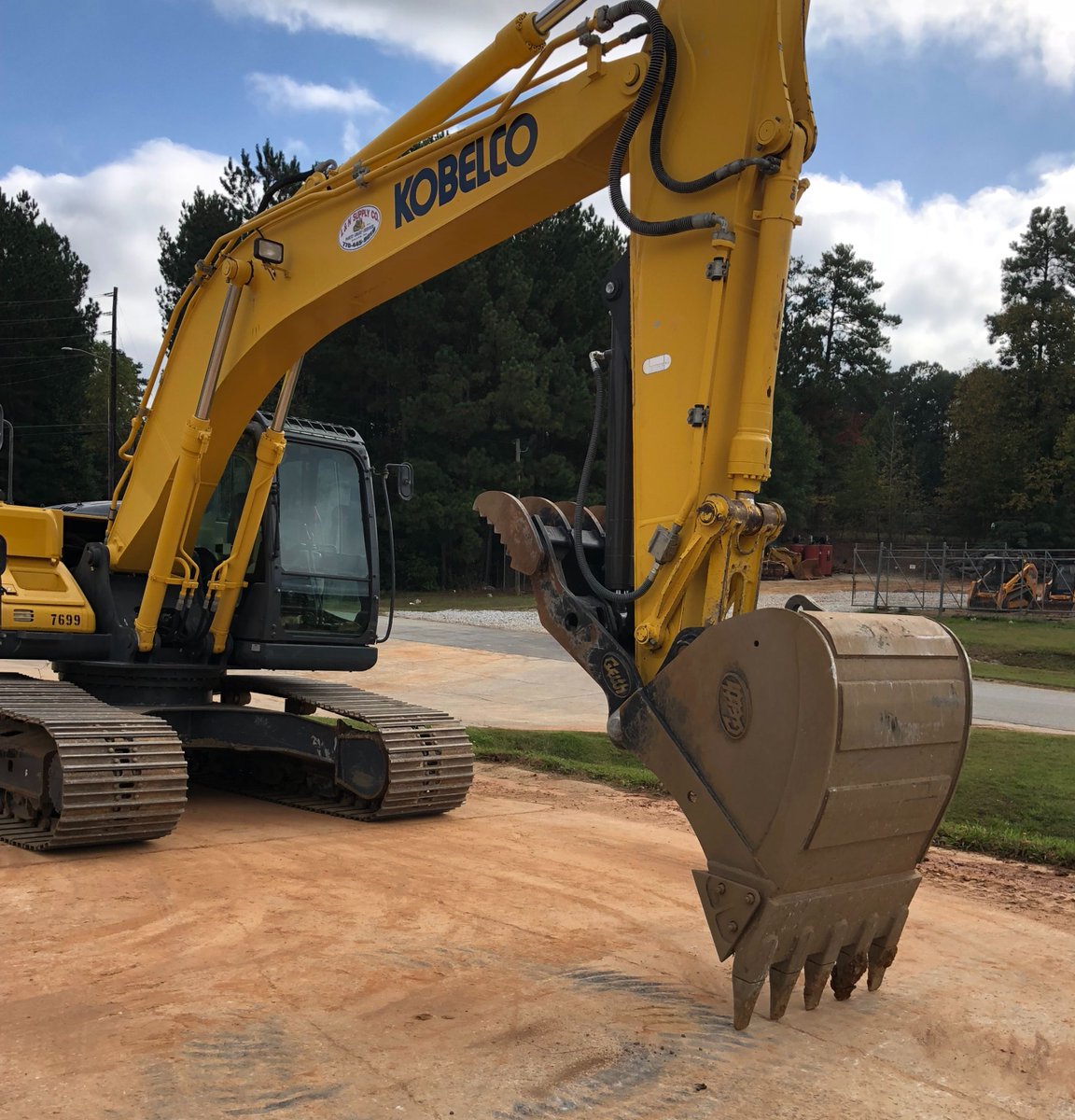 Geith_NA's tweet photo. Our customer got his Kobelco SK210 outfitted with our bucket and main pin thumb.

Outfit your excavator with our industry-leading attachments. Ask for a quote -> https://t.co/OeyFdZumw5

#geith #excavator #attachments #buckets #thumbs #kobelco https://t.co/kG6o9gLtuy