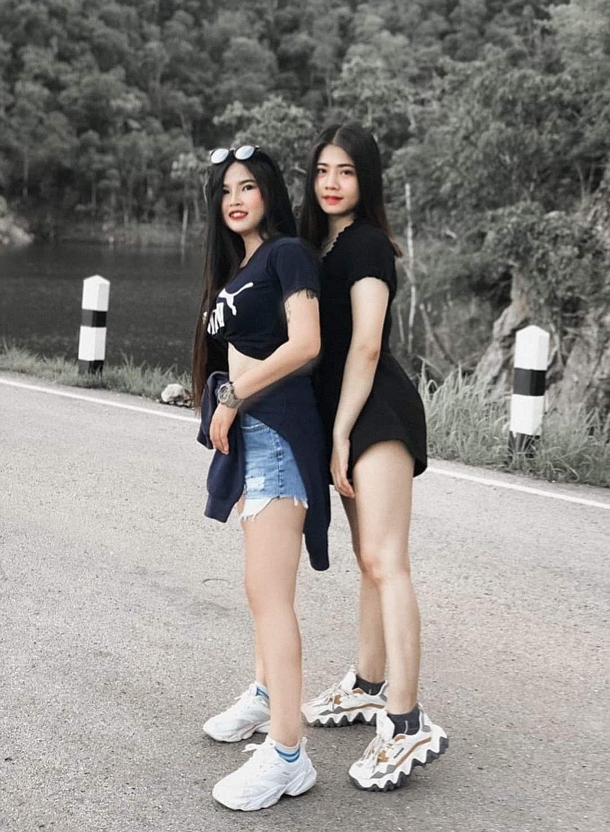 เป็น​ไงบ้าง​ครับ​ ขาขาวเหลือเกินไม่ไว้แล้ว แตกหลายน้ำแล้วววนิ.....
ซ้ายมือชื่อ​#น้องยิม​ขวามือชื่อ​#น้องเกรซ​คนเดิมครับ ลำปางทั้ง2ครับ
