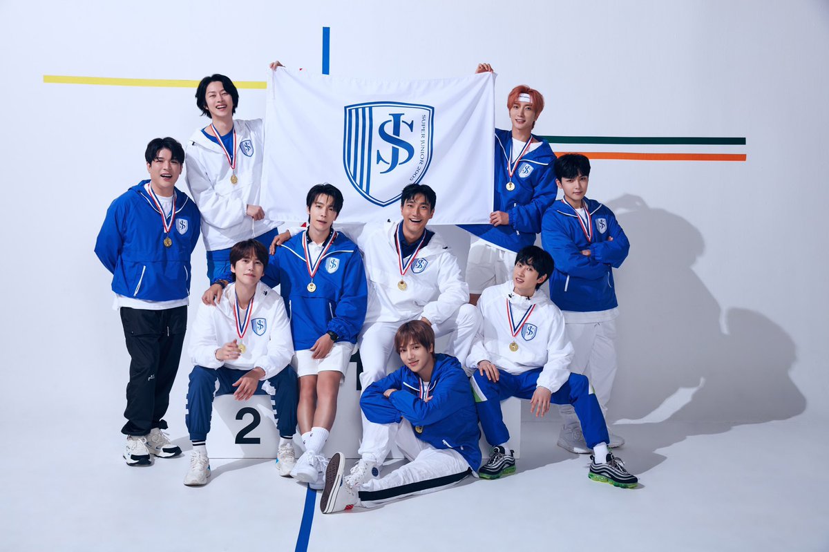 Hazelf20's tweet photo. #슈퍼주니어_15주년_다_죽여
我喜欢的男孩子们以后的许许多多个15周年也要这么开心的笑呀💙 https://t.co/40KFUfRbN6