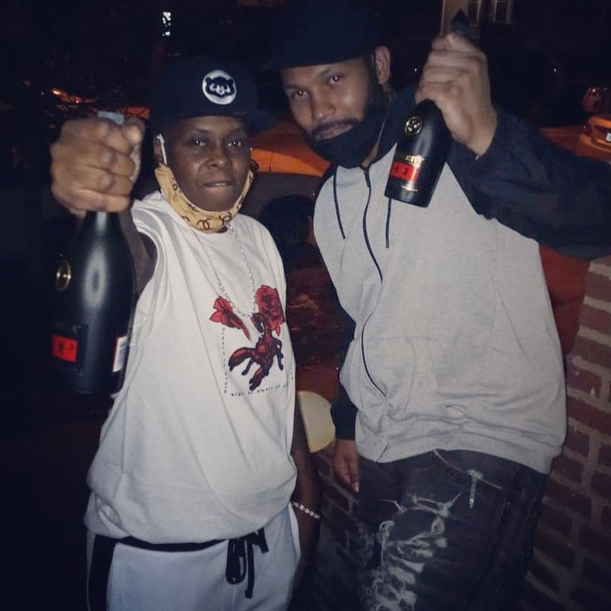 Tyeleez's tweet photo. My bby @jadeharbor629 Jay Spence came threw with them #guccibottles #remy #tyeda_ceo616🔥📸🎤🚨🔥🌊🎬🎶 #bdaycelebration #ceolyfestyle Thanks for the turn up my G. https://t.co/YwmOK3TmRY