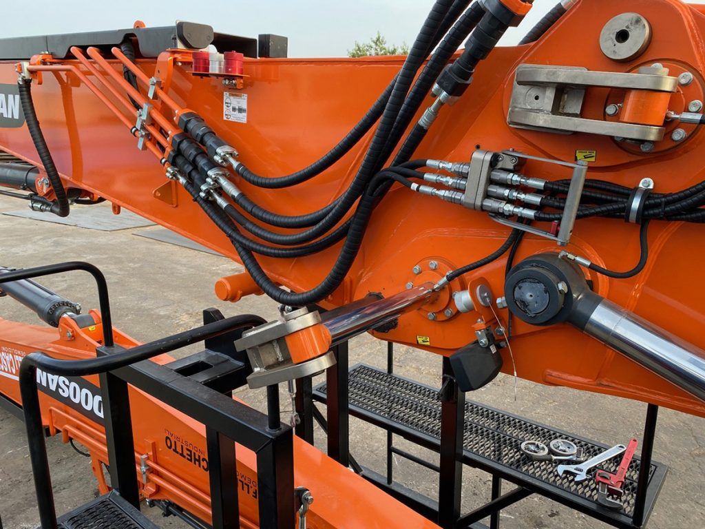 KellandsPlant's tweet photo. #Doosan adds DX530DM to #Demolition #Excavator Range - UK Plant Operators https://t.co/xXArXLfdGS https://t.co/TfjSCA137y