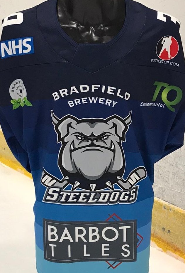 SteeldogsIHC's tweet photo. Sunday November 15th - live online in the Streaming Series
@BradfieldBrew Sheffield Steeldogs vs @SwinWildcats 
🎟 https://t.co/jZGJLBlFej
Book before 9am on Monday (Nov 9th) and you could win a game issued Steeldogs jersey.
Faceoff is at 5:30 but we'll be live from 5. https://t.co/ryraDPKybH