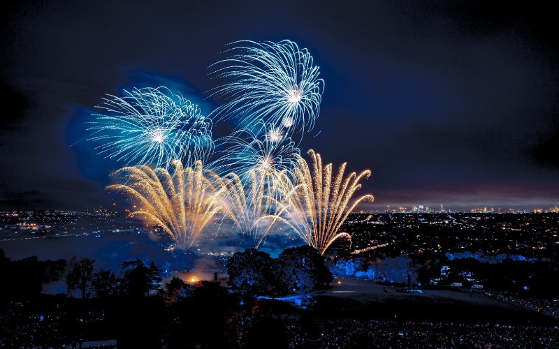 5 MIN WARNING. <a href="/Yourallypally/">Alexandra Palace</a> FIREWORK STREAM KICKS OFF SOON 🎆  ow.ly/xJzy50Cberv #london