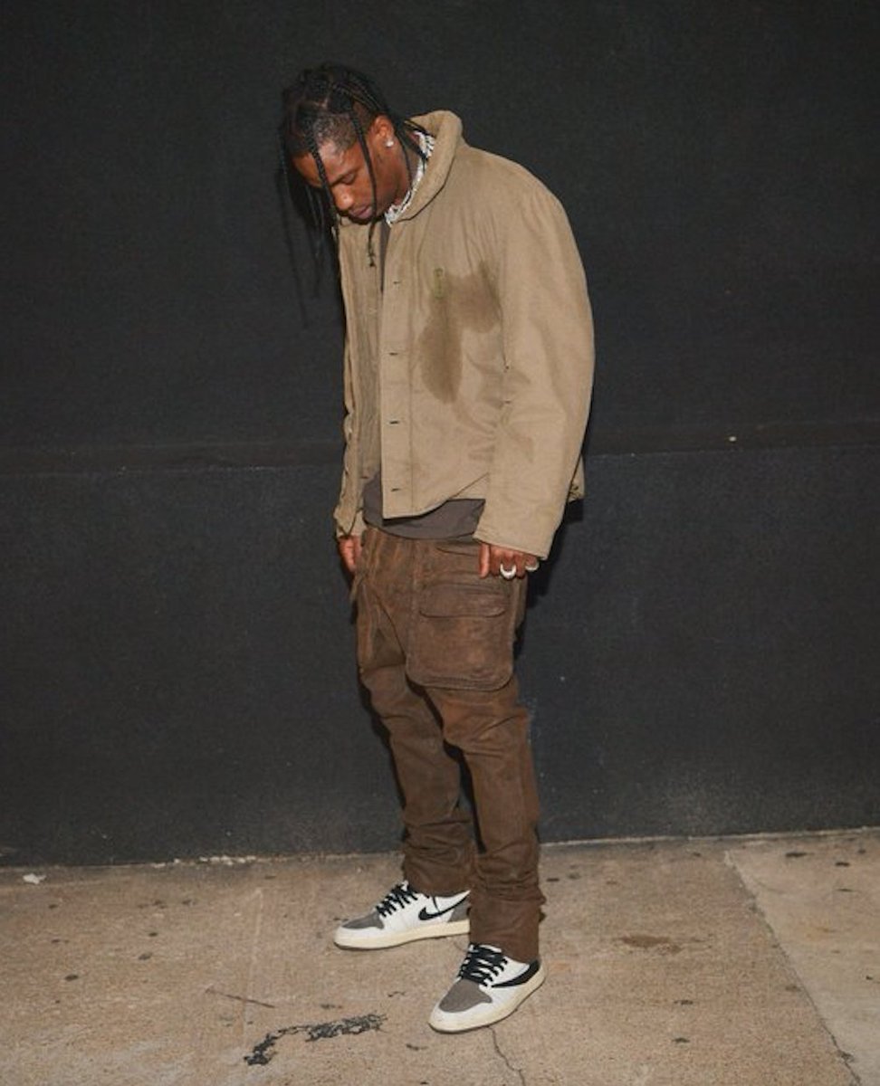 SoleRetriever's tweet photo. DETAILED LOOK: Travis Scott Alternate Air Jordan 1 🔥🔥

*Most likely will never get a retail release https://t.co/eMCjLzPk9F