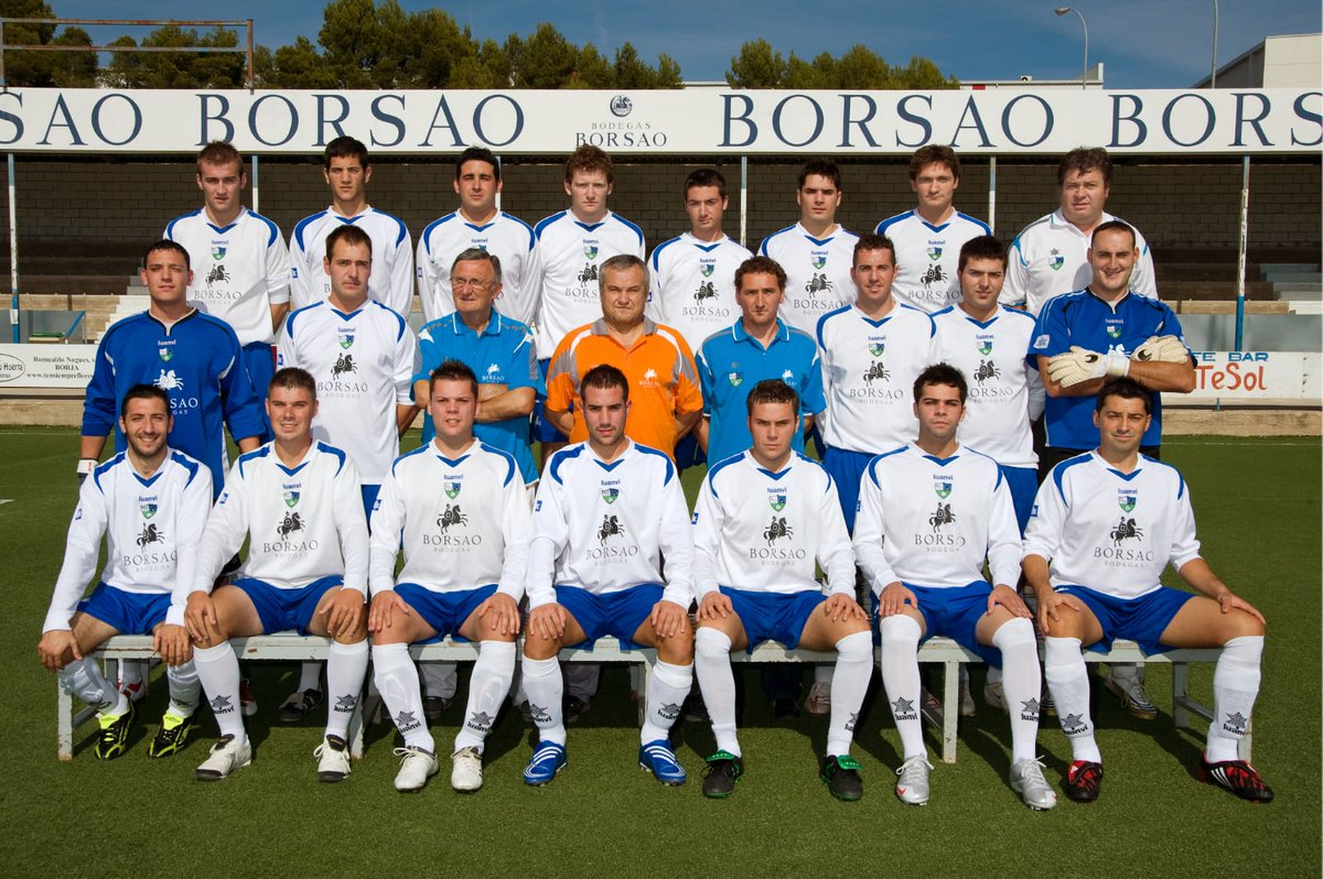 aupaborja's tweet photo. Desde la S.D. BORJA, queremos trasladar nuestras condolencias a la familia  
y amigos de nuestro querido e inolvidable  Lorenzo Garcia Marquina que defendió la camiseta  Borja  como jugador  y en una segunda etapa dirigió como entrenador los designios de este club,  demostrando> https://t.co/4nCxBpwyGz