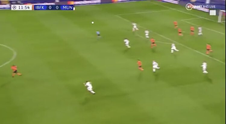 Our coaches have some spare time on their hands now we’re back in Lockdown but will be more than happy to come and give Ollie a lift with the players on defending the 2nd phase in transition. #ManUnited #Kamikazedefending