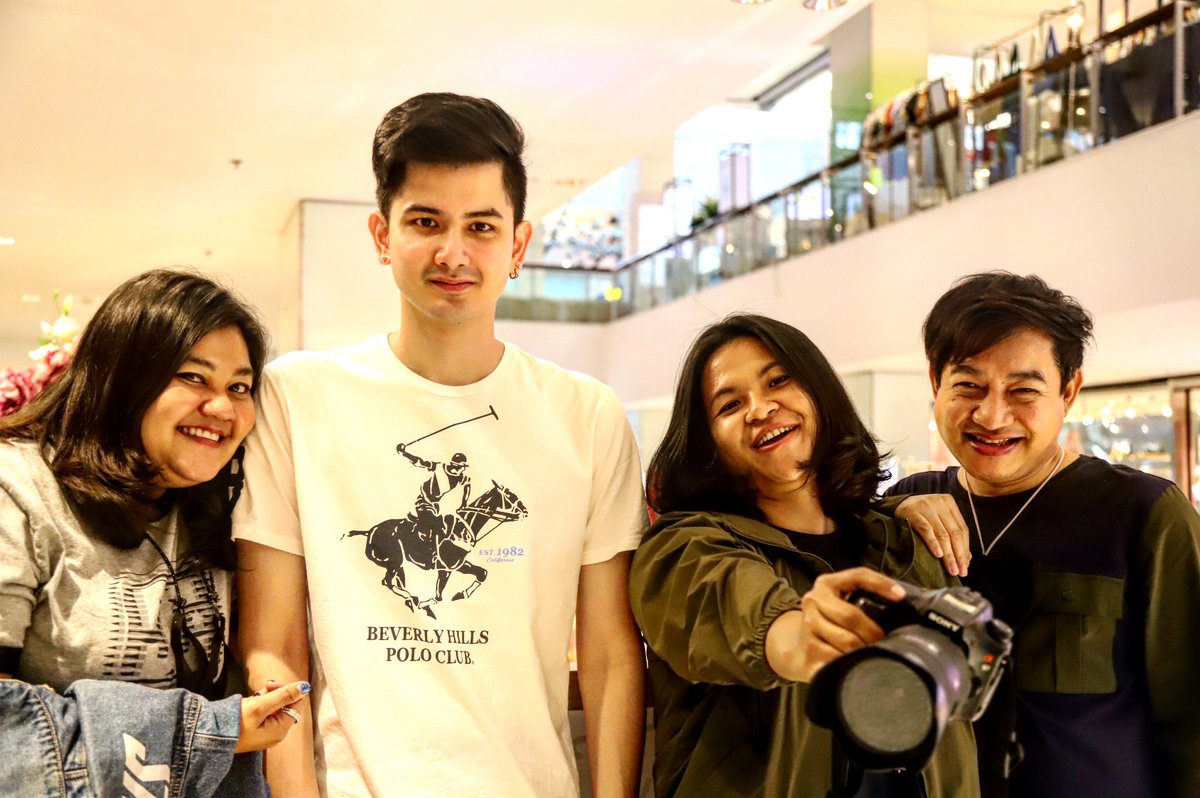 MSoising's tweet photo. My KEEN on the interview with a couple of the leading online media in Bangok, Thailand. Coming Soon! #ManodFamily #CuteGuy #Actor #AsianActor #ThaiActor #Model #MaleModel #AsianMaleModel #ThaiMaleModel #ArtistManager #ArtistManagement #CelebManagement #PublicRelationConsultant https://t.co/Eah9sOD3T0