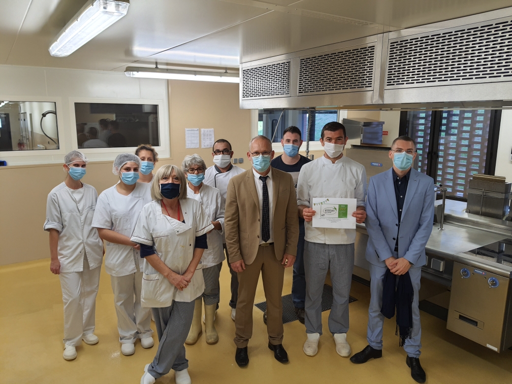 CollegeHeritier's tweet photo. Fierté:@CollegeHeritier devient le 2° collège sur le plan national  labellisé #ecocert niveau 3  "Mention Excellence". Restauration 100% bio locale, démarche #E3D,  investissement sans faille de nos équipes @LeGers32  @actoulouse @farid_djemmal @pmartin_32 https://t.co/9PhQwc7zvq