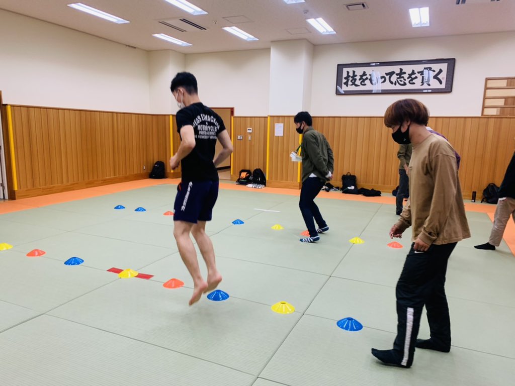 fieldtrainer's tweet photo. こんばんは🌜

今日は、FieldのOGである新谷真悠さんにライフキネティック体験会をしていただきました！

運動と脳トレを掛け合わせたトレーニングなので、動き自体は単純なのに組み合わせると難しく、全力で楽しんで取り組んでいました☺️ https://t.co/x7RYD91DPY