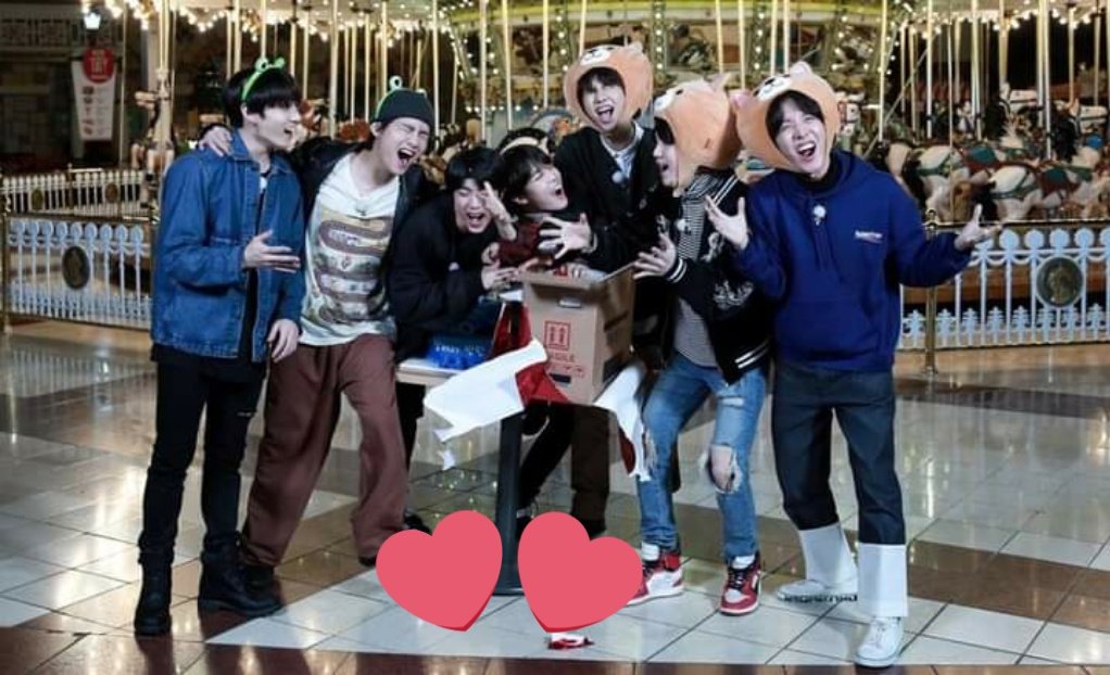 _103Jiminanji3b's tweet photo. @RollingStoneIN @BTS_twt Making another Beautiful Memory😍 Will Cherish all of their Achievements Forever💜💕#7toeternitywithbts #bts𓂸 #RM𓃗 #JIN𓄂 #YOONGI𓆉︎ #JHOPE𓃲 #Taehyung𓄂 #JUNGKOOK𓃹 #JIMIN𓅱
My 7 Precious Gems😚😘🤟🐳
Who gets excited for winning a Ramen Cooker & Billboard just the same💜😭 https://t.co/EMsKVyNqSL