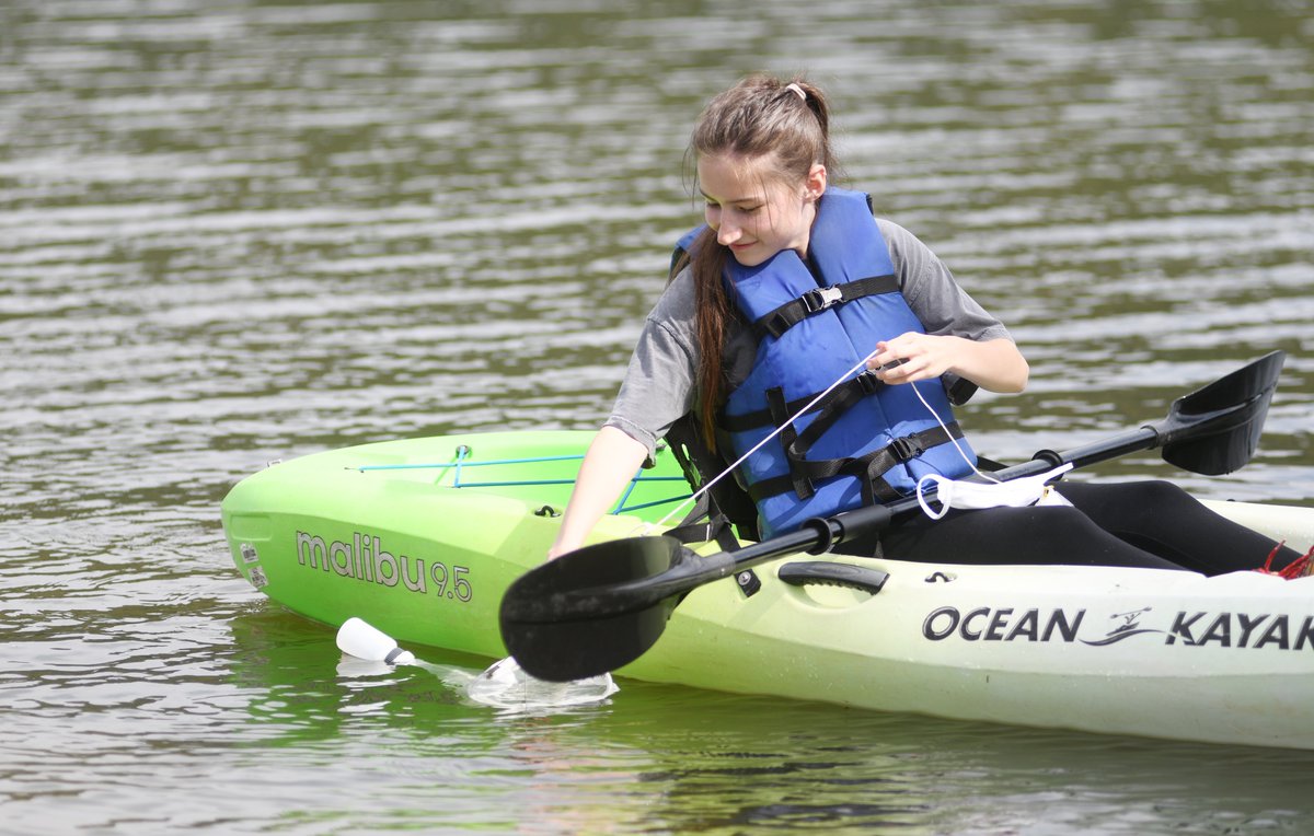 DaltonState's tweet photo. Students in Dr. John Lugthart's freshwater ecology class are getting hands-on experience measuring water quality at outdoor labs thanks in part to a partnership with Dalton Parks and Recreation.
#RunBoldly #ExploreBoldly
https://t.co/CzRhwhMM5I https://t.co/6p5rmOzYY2