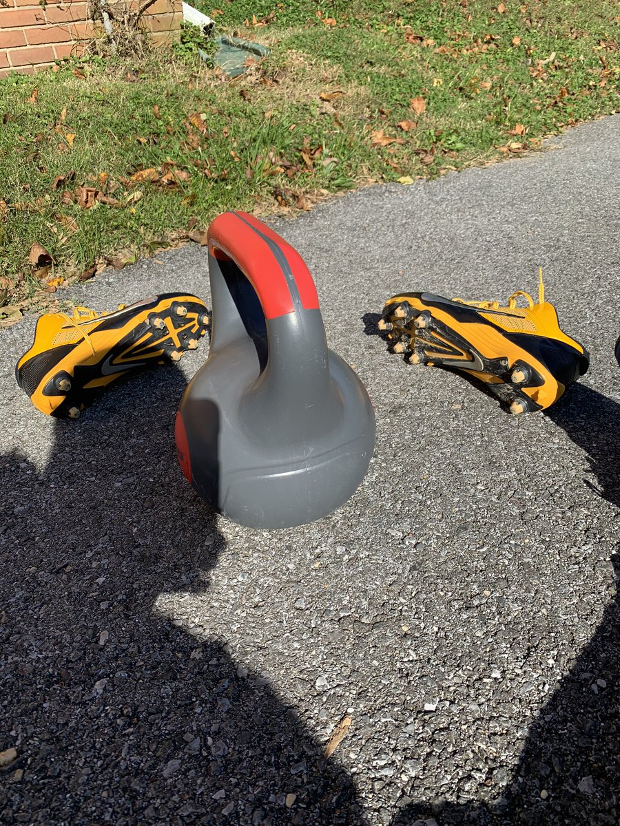 LordeJones's tweet photo. #KettleHELL is now in effect. Day 4 is done, and I owe @ZillaRocca a huge mea culpa because Albert Einstein is fucking great! I hated this for some reason when it dropped, smh. I did hills today too, so yikes. #WhoopHive JihaD https://t.co/lAugZOlpxF