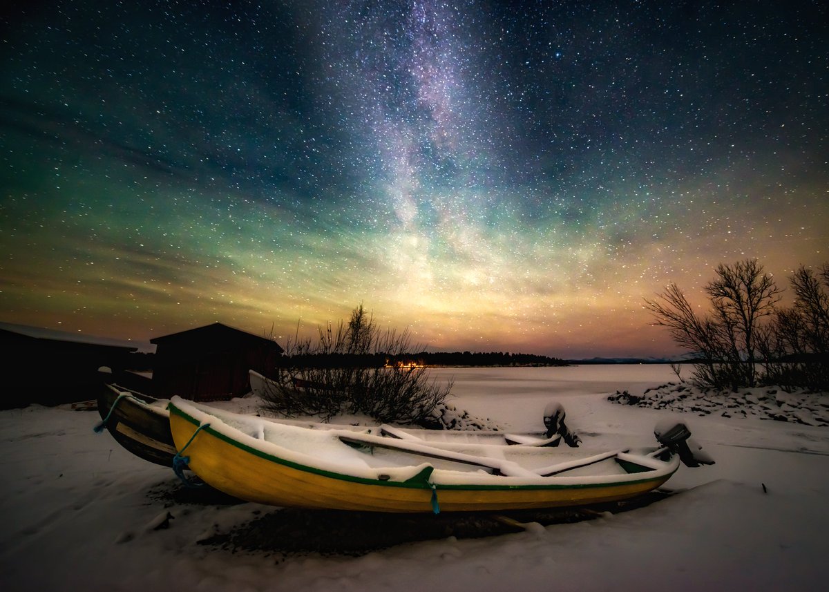 AngryTheInch's tweet photo. Was just hit by an intense longing for a clear night sky.
Getting lost in the stars, letting the eyes adjust to reveal layers upon layers of stars. More stars than you could ever count. Getting hit by that feeling of being so incredibly tiny, both awe-inspiring and terrifying. https://t.co/ytsjJBM7WV