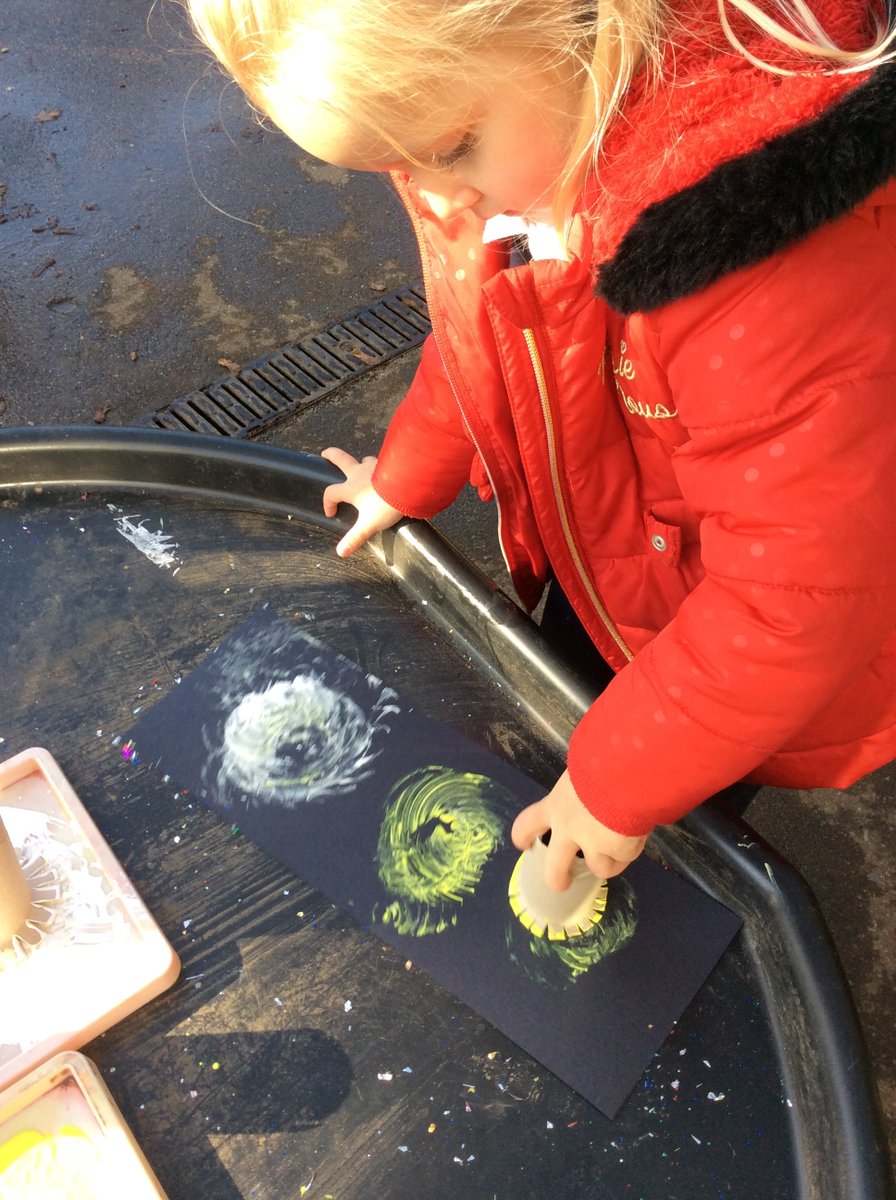 BletchingleyVPS's tweet photo. Crickle, crackle, crickle, crackle, sparkle, fizzing, whizzing by. Stand up, watch them, hear a loud bang! Pretty colours way up high. #Badgersbeingcreative #fireworkfun https://t.co/JoU7OKoOrw