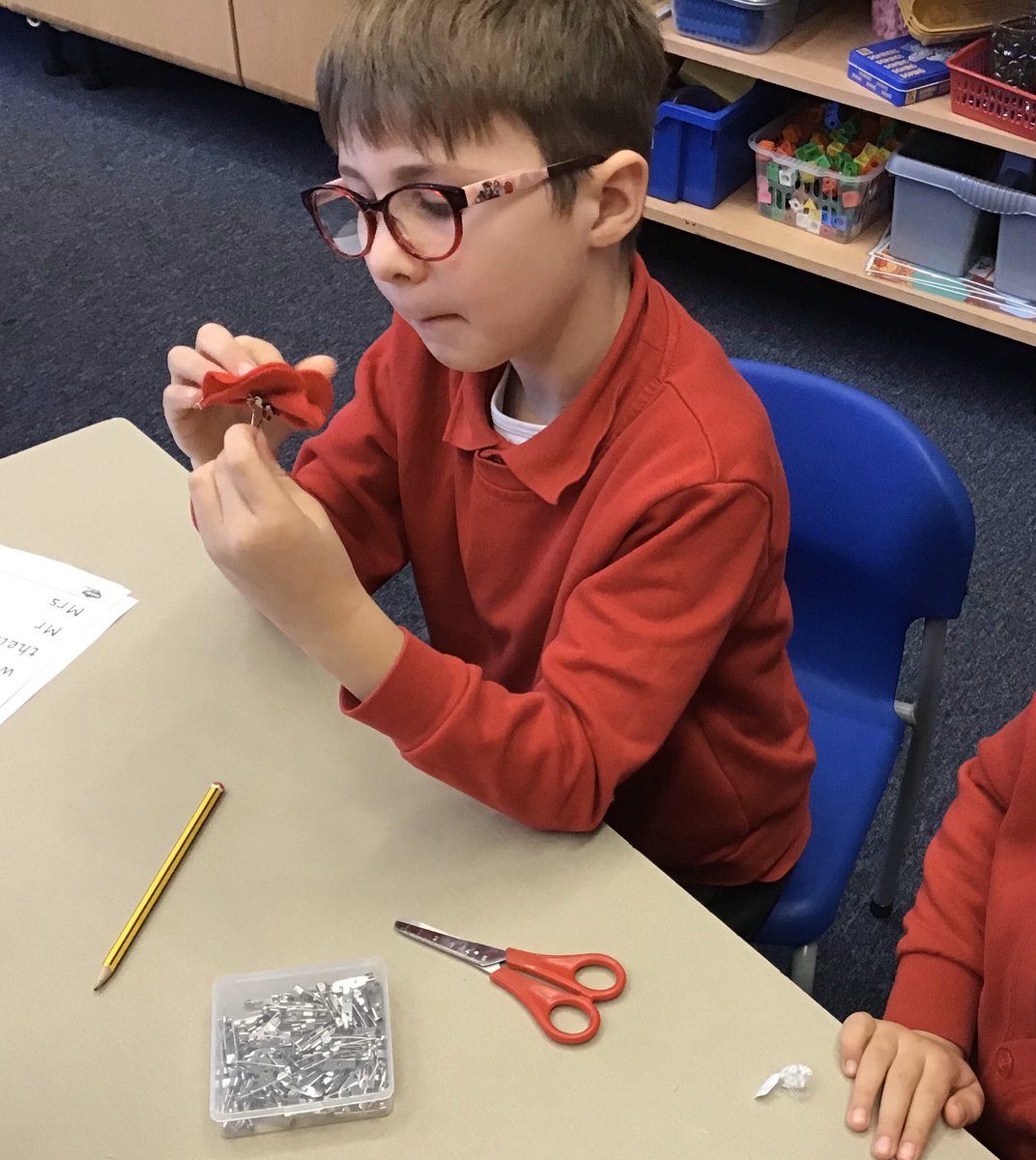 HighamRISE's tweet photo. #ClassTwo have also made wearable poppies out of felt, developing their sewing skills along the way. https://t.co/pTkT5mLiZR
