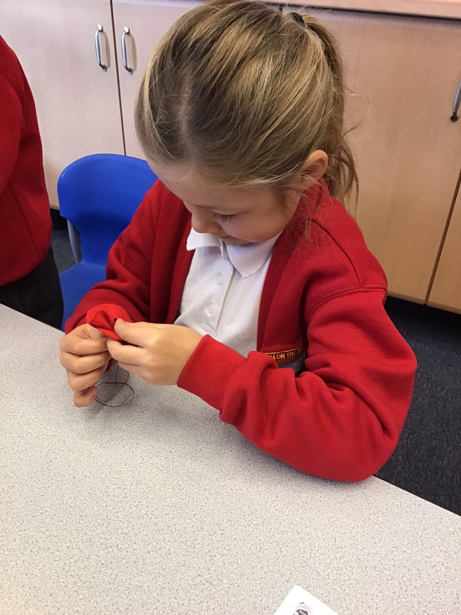 HighamRISE's tweet photo. #ClassTwo have also made wearable poppies out of felt, developing their sewing skills along the way. https://t.co/pTkT5mLiZR