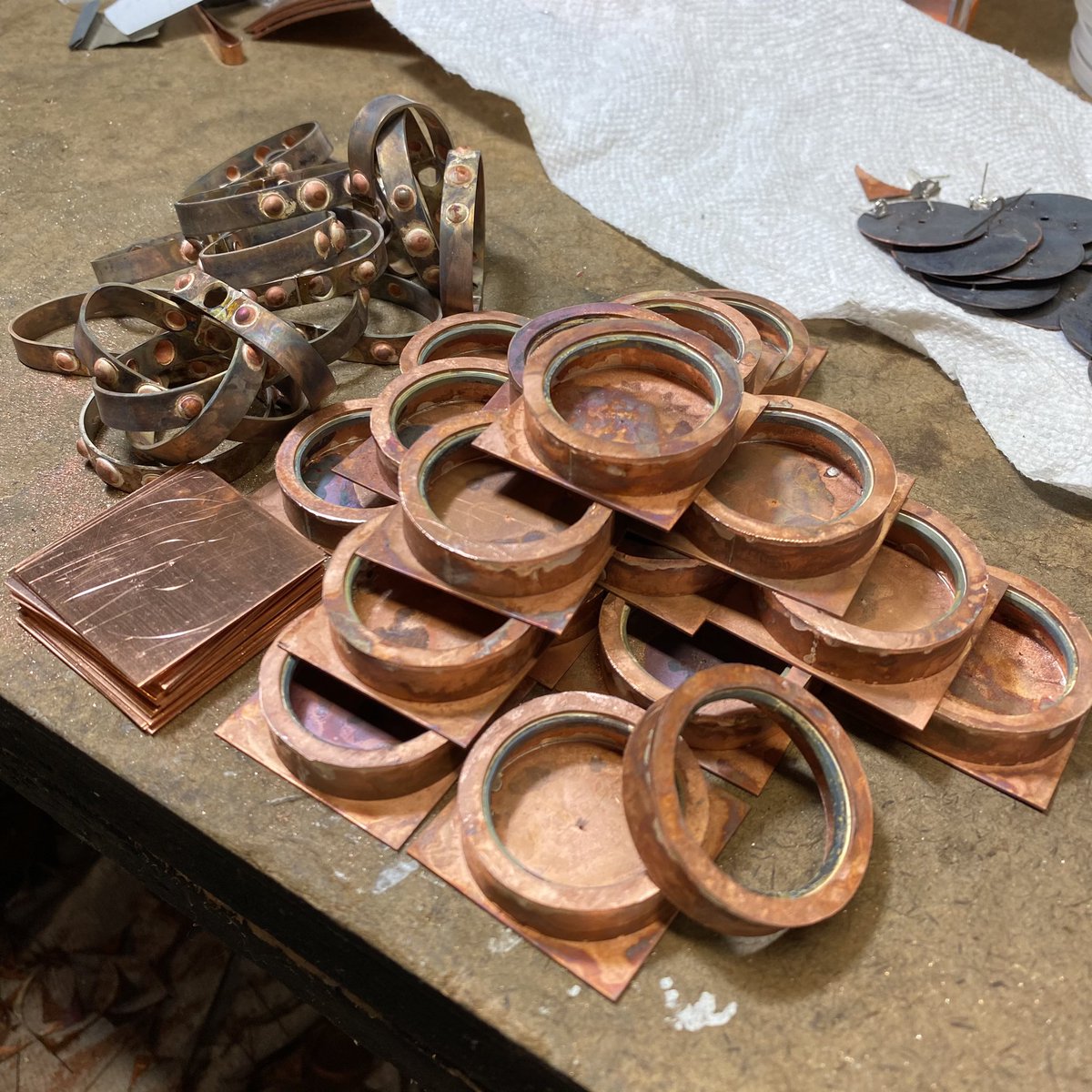 TheExCB's tweet photo. Status update for The Boiler Watch. I love these shots because you can start to see sheets of metal evolve into something beautiful. #watchdesigner #watchmaker #wip #artistofakron #howitsmadematters #boilerwatch #steampunkfashion #makersgonnamake #metalsmithing #precisionbyhand https://t.co/P6z1huDsCE