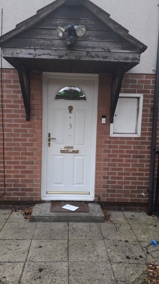 Another first class delivery from <a href="/REACTNottingham/">R.E.A.C.T Nottingham</a> 

Officer 4081 has been in the NG3 area today helping a local resident who is self isolating complete her residential permit form then delivering the permit to her personally whilst wearing PPE &amp; social distancing 
#safer #proud