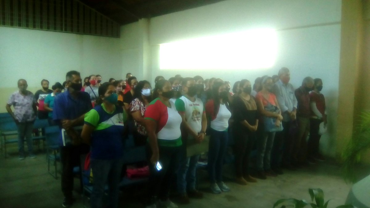 PRENSAMOTATAN's tweet photo. La fuerza educativa bolivariana de Motatan ratificó su lealtad a la revolución y fueron juramentados por la alcaldesa Janet Araujo de cara a la gran victoria del 6D donde recuperaremos la #AsambleaNacional.#VenVamosJuntos https://t.co/5cc5CNDNxd