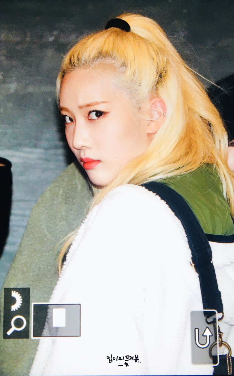 LittleEveryDay1's tweet photo. 201105

ㄱㄹㄱㅇㅇ🥰

#이달의소녀 #LOONA #김립 #kimlip https://t.co/kCrkQVlQV0