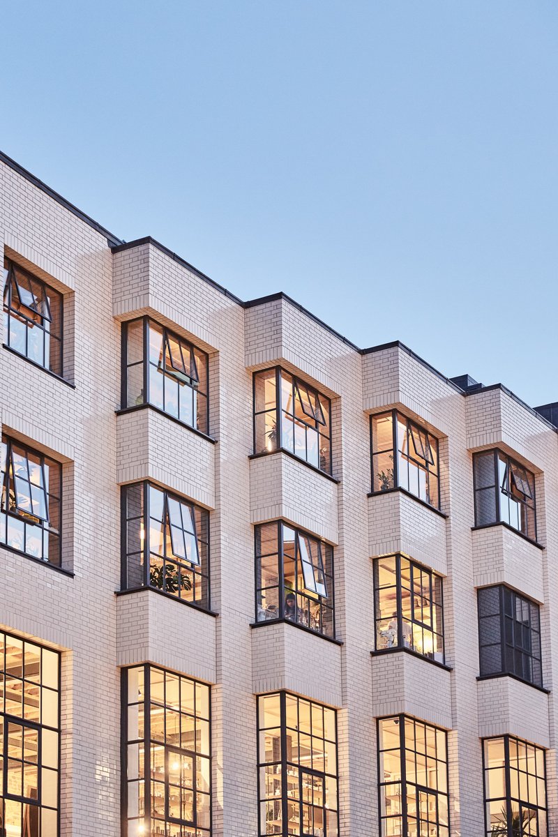 Farrells's tweet photo. #FarrellsLondon has recently completed work on two iconic projects.
Royal Mint Gardens is a combination of visionary #architecture and innovative #engineering, while the #Pantechnicon is a modern restoration of a landmark space.
To find out more: https://t.co/96Foq9ywrk https://t.co/THhyyJMm9q