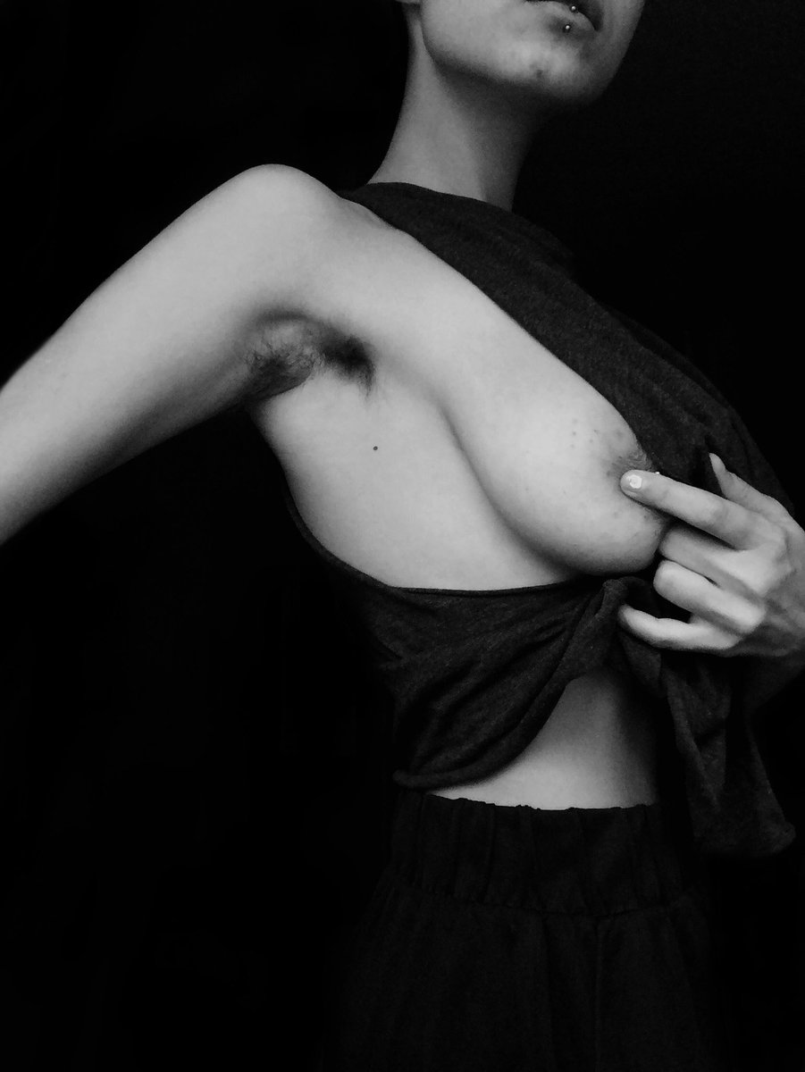 chcherryOF's tweet photo. I’m back and so is my creative energy 🖤 Wanna shoot something really artistic, beautiful &amp; hot for this weekend 👀 https://t.co/5c05iTM6uv