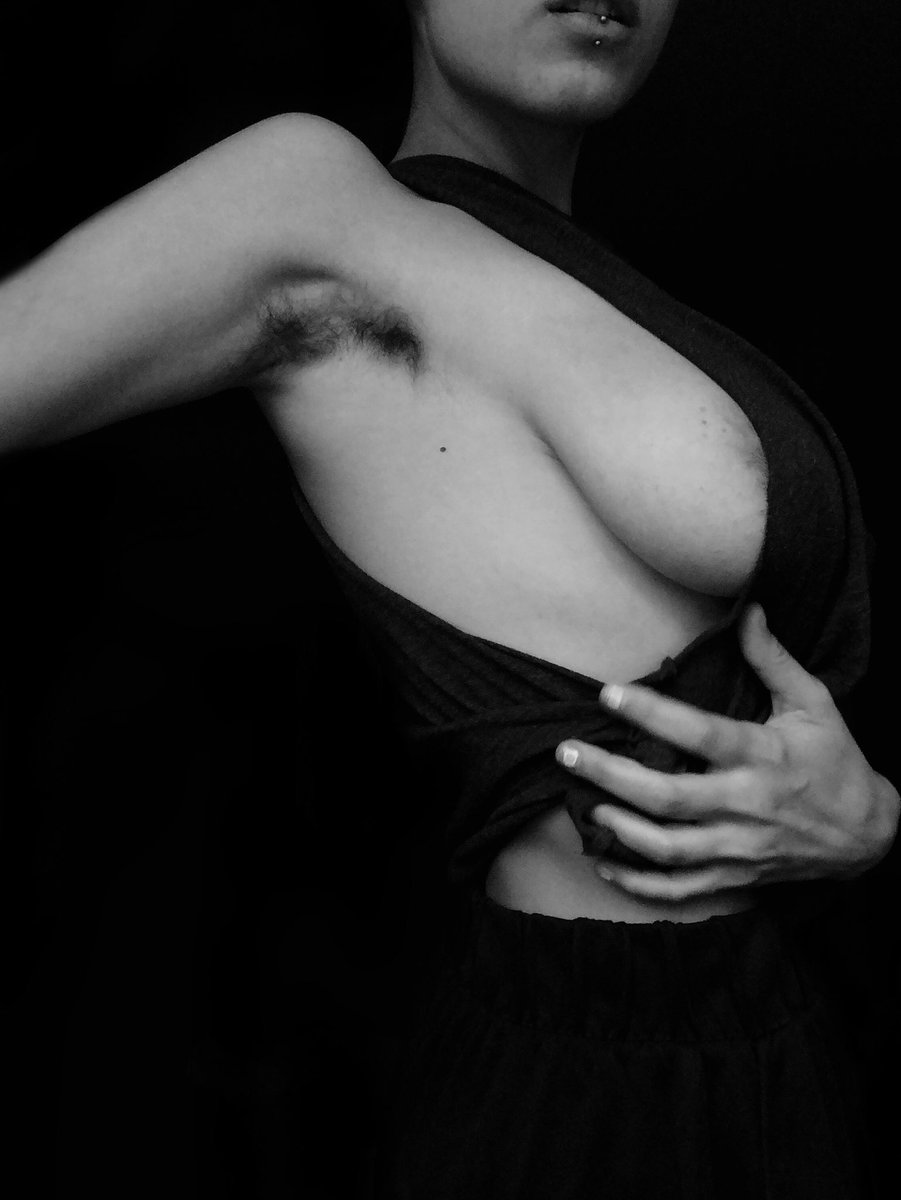 chcherryOF's tweet photo. I’m back and so is my creative energy 🖤 Wanna shoot something really artistic, beautiful &amp; hot for this weekend 👀 https://t.co/5c05iTM6uv