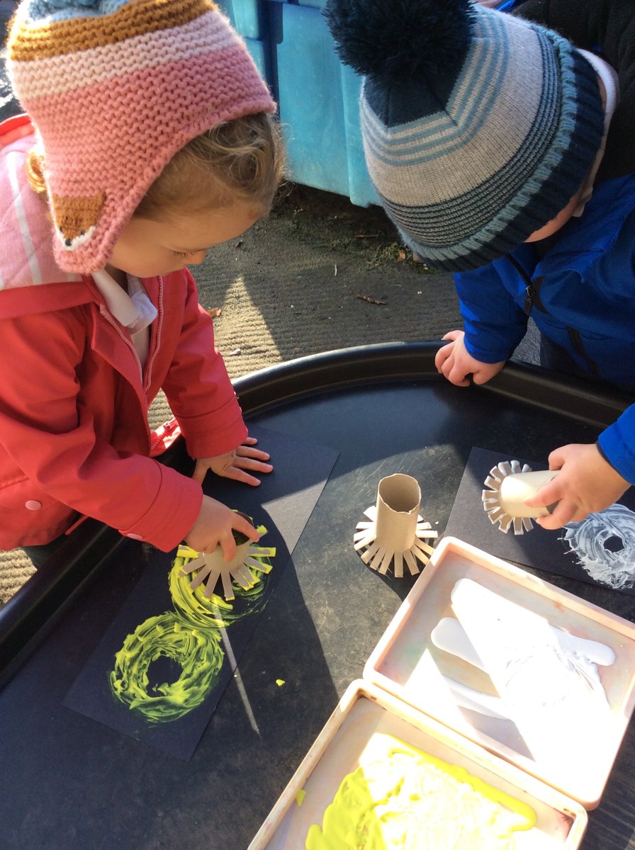 BletchingleyVPS's tweet photo. Crickle, crackle, crickle, crackle, sparkle, fizzing, whizzing by. Stand up, watch them, hear a loud bang! Pretty colours way up high. #Badgersbeingcreative #fireworkfun https://t.co/JoU7OKoOrw