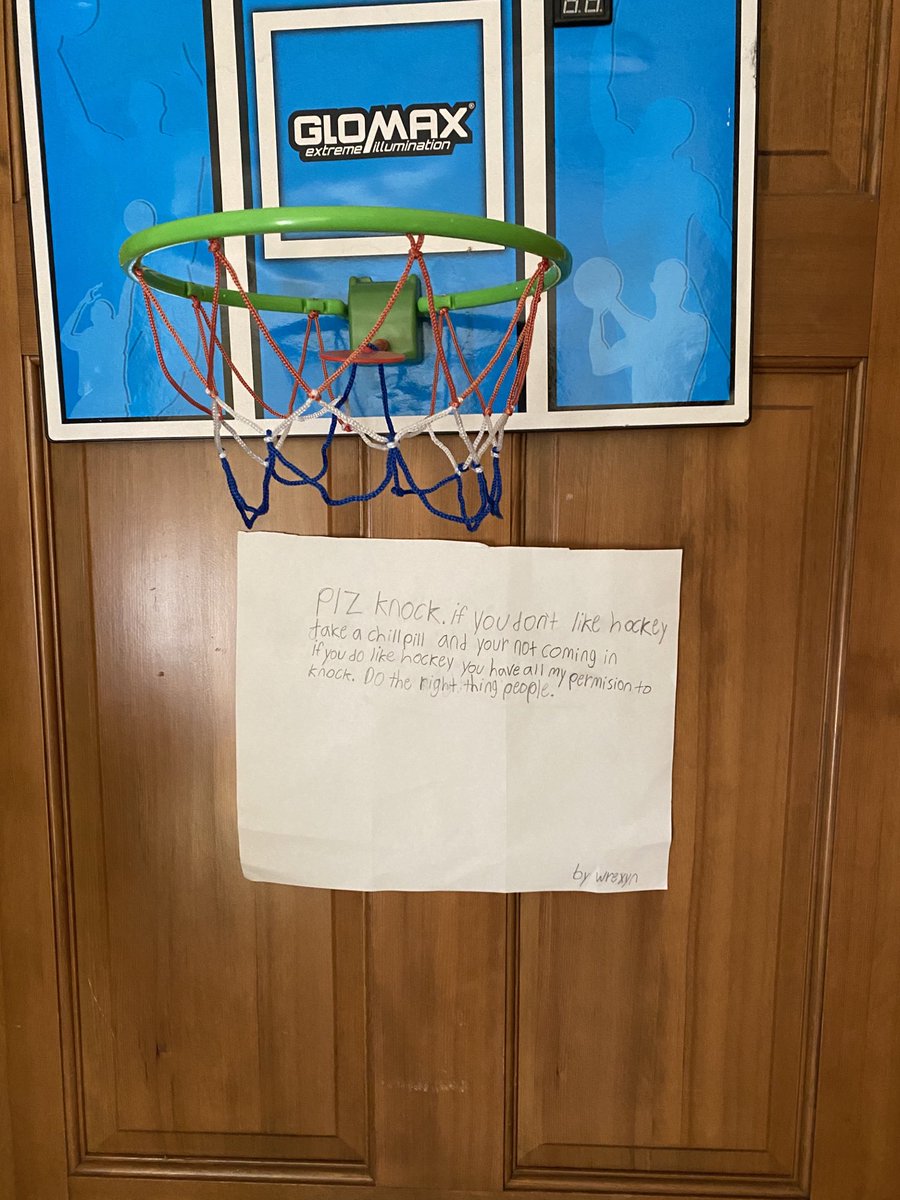 walz3737's tweet photo. PSA: Outside of sons door this am. Pay attention, listen to the man and do the right thing. https://t.co/KWiO64O8yZ
