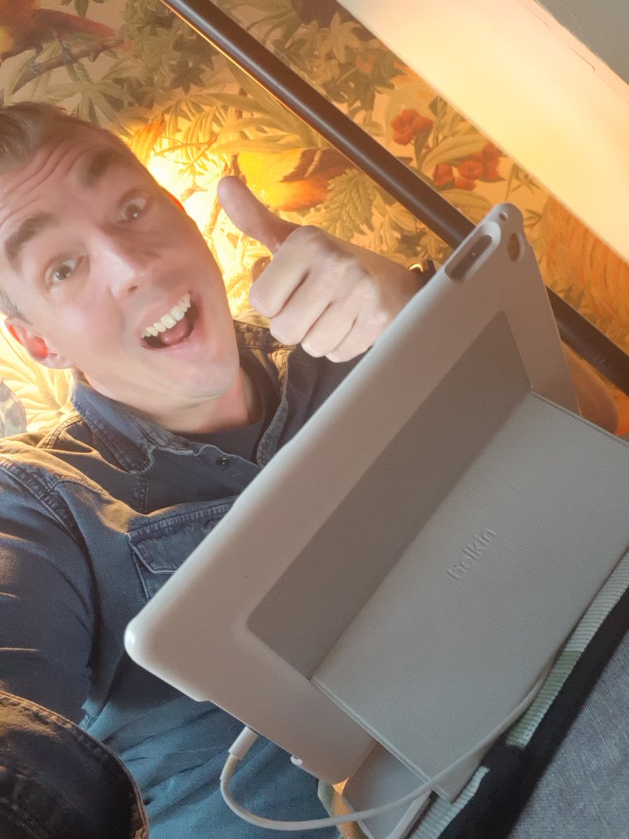 wat een heerlijk webinar van <a href="/Japked/">Japke-d. Bouma</a> voor <a href="/Logeion/">Logeion</a>. Tip van Japke: Ga af en toe weer naar kantoor. Tip van mij: Ga af en toe naar een ander kantoor dan dat van jezelf. Niemand die het doorheeft en   echt enorm goed voor je brein! #aanrader #thuiswerken #toekomstvankantoor