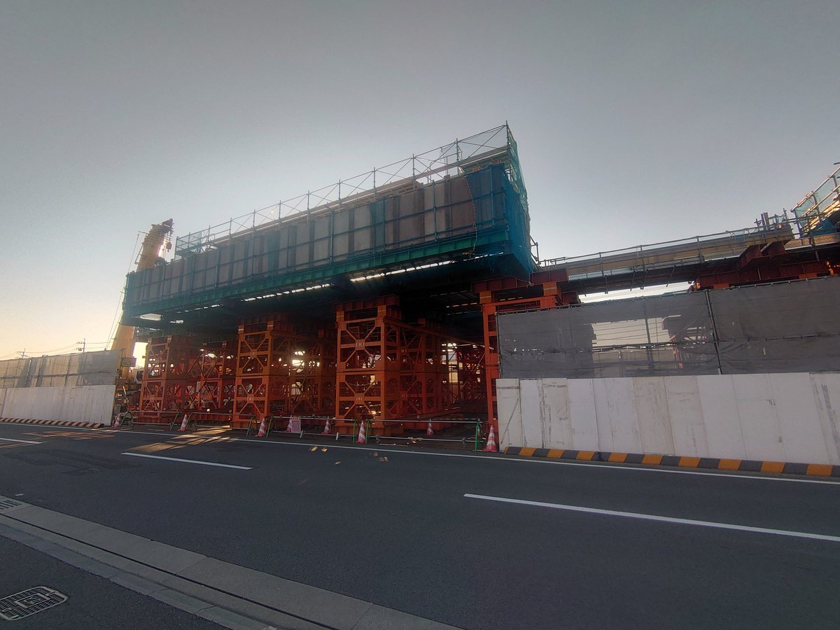 四国横断自動車道 仮 吉野川大橋 末広大橋接続時は通行止めにするか イオンモールへの側道を閉鎖 拡幅しそう 資料があったかな 10年後にはつながるでしょう 四国横断自動車道 仮 吉野川大橋 末広大橋接続時は通行止めにするか イオンモールへの側道を閉鎖 拡幅しそう 資料があったかな 10年後にはつながるでしょう