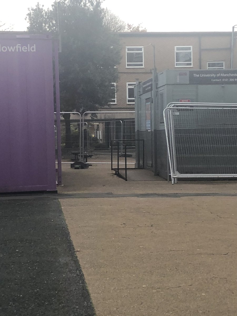 jazzyangus's tweet photo. Didn’t realise we pay £9k in fees and £6k for accom to pretend we’re cattle 🥰🥰#prisonofmanchester #studentlockin https://t.co/mfpqJ8DZhx