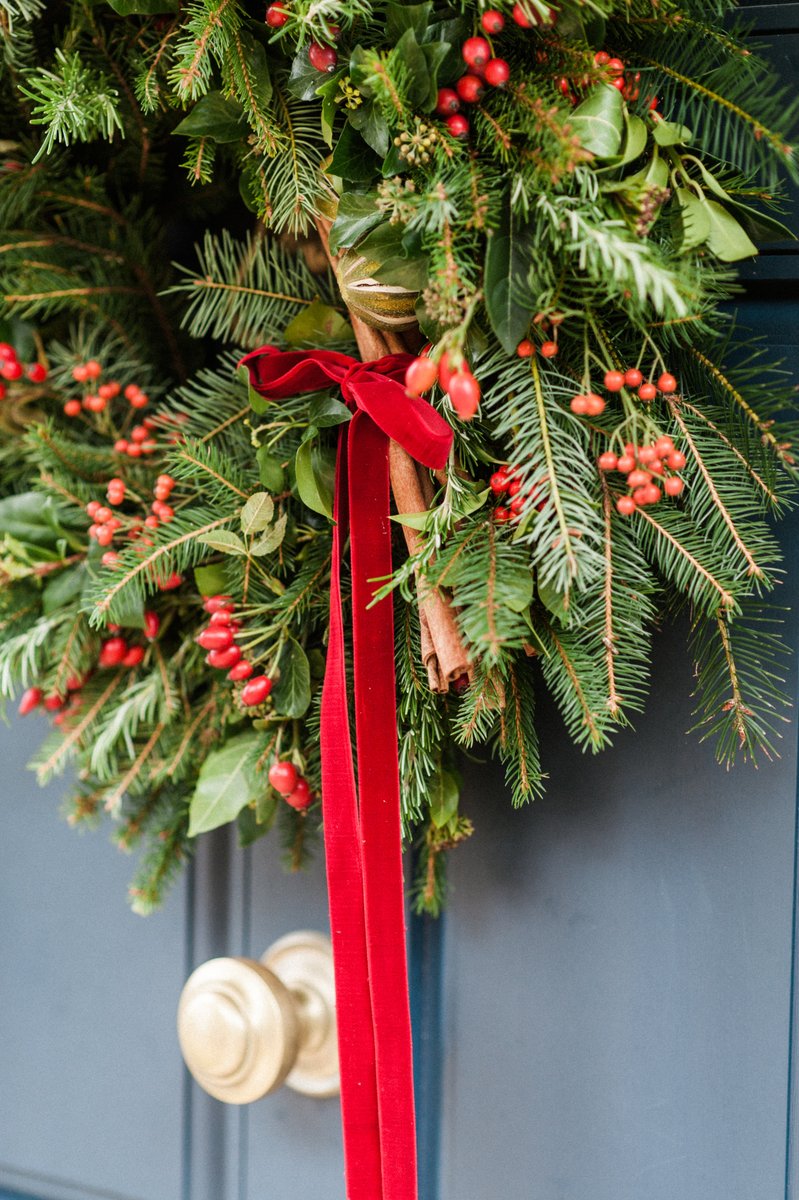 Christmas Wreaths now online to preorder #dorsethour #dorsetliving marthaandthemeadow.com/dorsetflowersh… #Christmas2020 #dorset