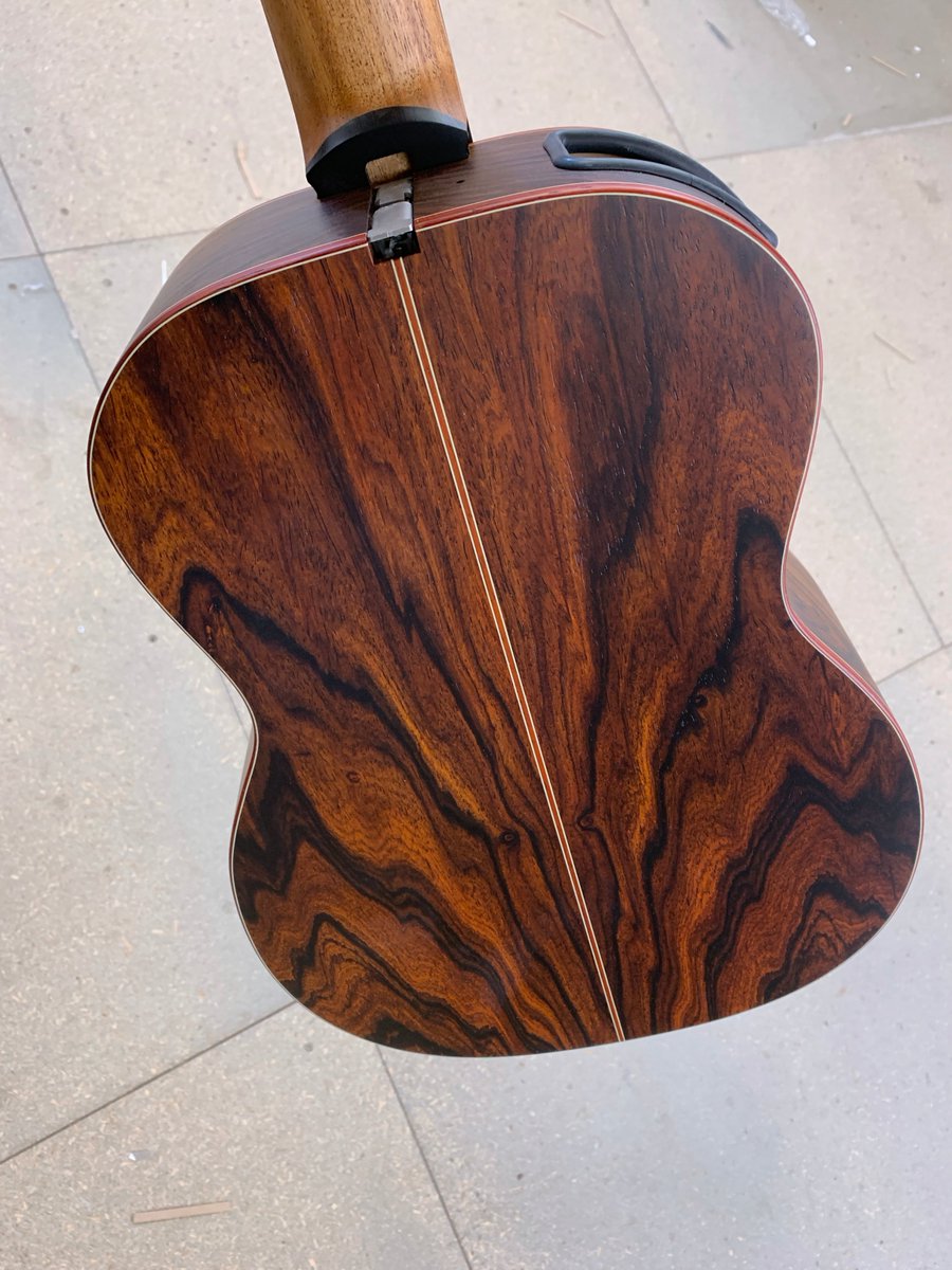 Check incredible grain of cocobolo on Little Jane Limited 2020-LC.
Who already owns our Limited 2020 guitar? 

#fuchguitars #limited2020 #travelguitar