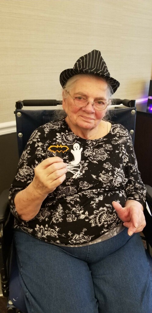 CedarRidgeHC's tweet photo. We felt a bit creative for Halloween crafts. https://t.co/0KiLZD1yeO