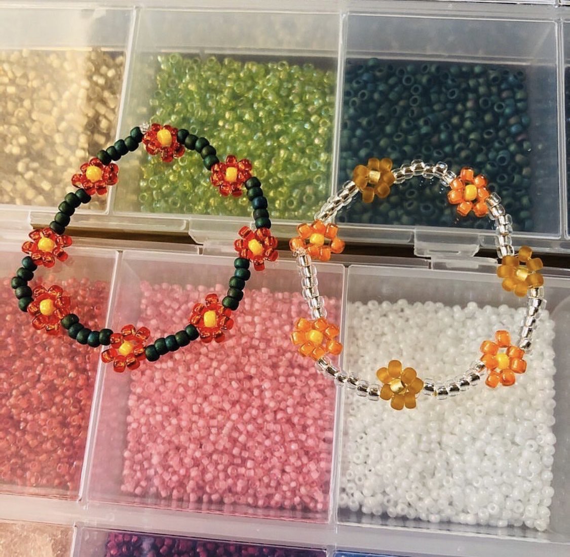 bbyjimjams's tweet image. seungyeon is such a sweet lil baby she likes to draw n look pretty n make bracelets for her friends n practice videography she has the most wholesome hobbies i love her :( she’s known for being sexy but she’s so cute &amp;amp; soft as well i’m crying #HappySeungyeonDay