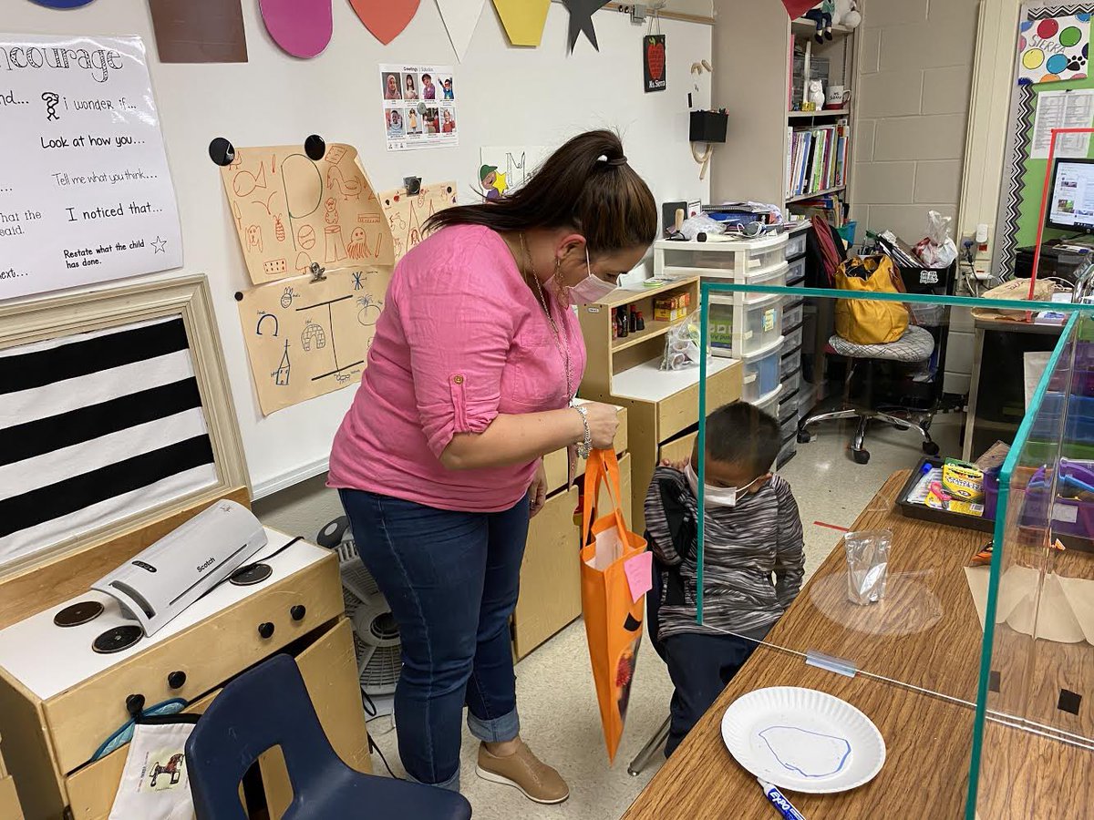 rvlobos's tweet photo. Proud @NISDPassmore Panther Book Bags  distributed for October on Friday for best attendance for individual sts and class. / Bolsas de Libros de Panteras Orgullosas para octubre el viernes para mejor asistencia para alumnos individuales e clases. @NISD @NISDSASC https://t.co/ocUEYe5HVn