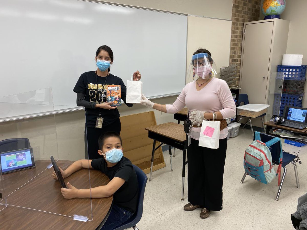 rvlobos's tweet photo. Proud @NISDPassmore Panther Book Bags  distributed for October on Friday for best attendance for individual sts and class. / Bolsas de Libros de Panteras Orgullosas para octubre el viernes para mejor asistencia para alumnos individuales e clases. @NISD @NISDSASC https://t.co/ocUEYe5HVn