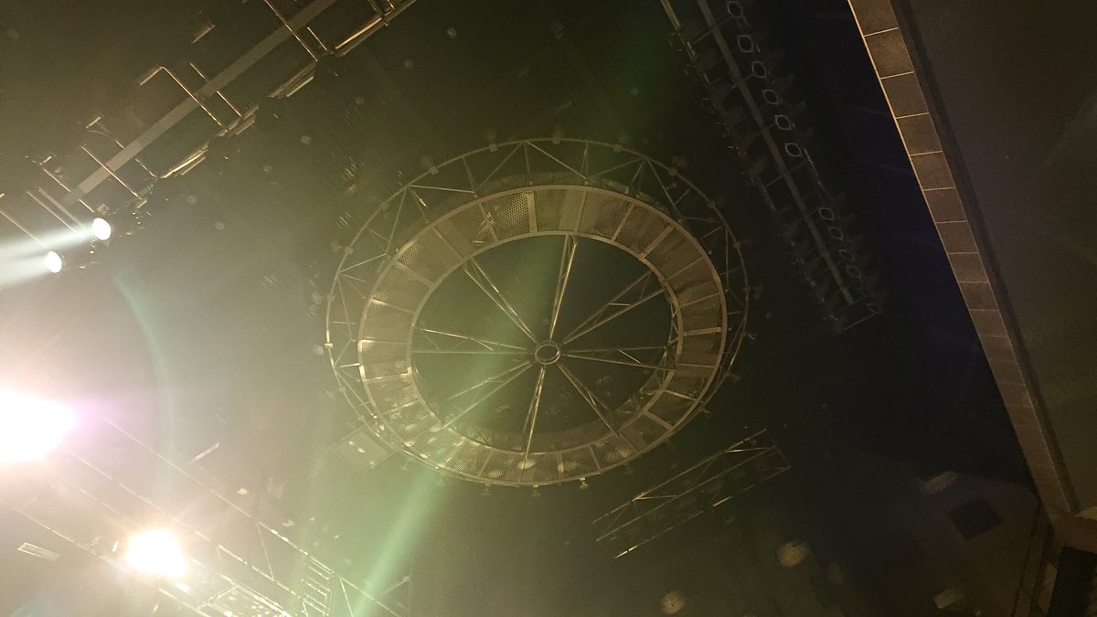 Kafuka0222's tweet photo. #ZASOO
の天井。どこかでみたのとにてる🤫
あっ。羅針盤。細美さんだ。
#細美武士
貴方が私の羅針盤です🙂
迷いやモヤモヤをいつも拭い去ってくれる。
昨日より、明日より、今日が大好き🍀😌🍀そう思わせてくれる🤩 https://t.co/8clqCswW0n