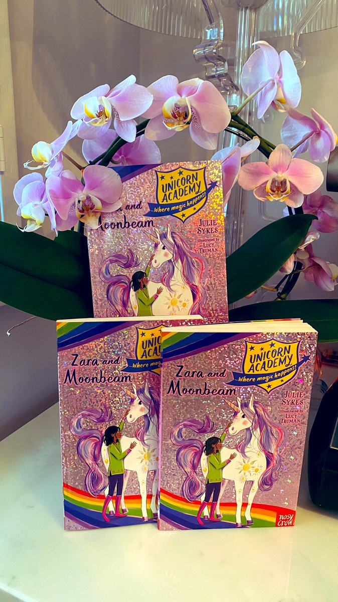 Happy Birthday Book day to Zara and Moonbeam. @NosyCrowBooks @NosyCrow @juliesykesbooks @fionascoble 🦄 #kidlit #kidlitart #unicornfiction #unicorn #lucytruman #childrensillustration #childrensbooks #birthdaybookday @KidsCornerillos