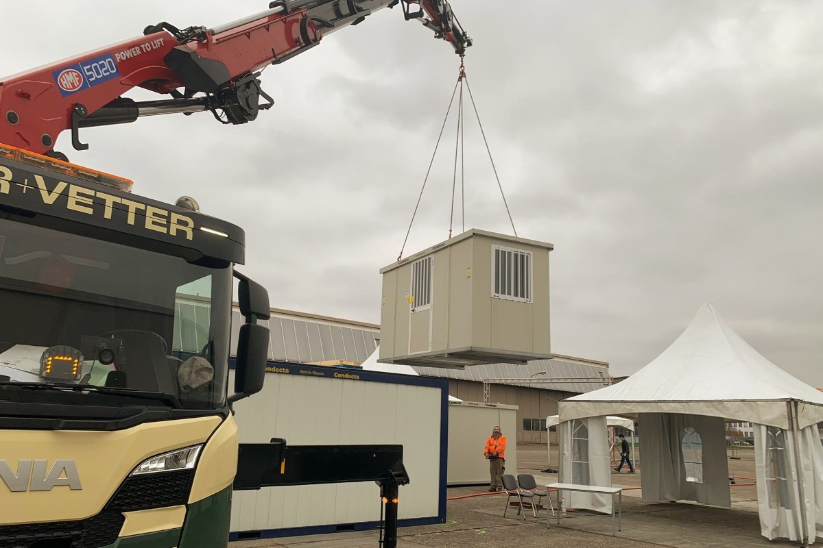 derbalgrist's tweet photo. Letzte Vorbereitungen für das Drive-in #Corona-Testzentrum im #AirForceCenter Dübendorf, ab morgen 7 Tage geöffnet. Danke für die Unterstützung @UZHspacehub @Tante_JU52 @gd_zuerich – ohne euch wäre es nicht möglich!🙏

Online-Anmeldung: https://t.co/rIvaVllief 
#CoronaInfoCH https://t.co/YcXW9S3cZ9