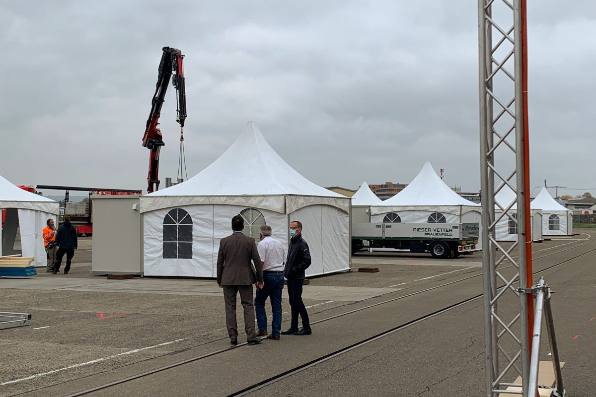 derbalgrist's tweet photo. Letzte Vorbereitungen für das Drive-in #Corona-Testzentrum im #AirForceCenter Dübendorf, ab morgen 7 Tage geöffnet. Danke für die Unterstützung @UZHspacehub @Tante_JU52 @gd_zuerich – ohne euch wäre es nicht möglich!🙏

Online-Anmeldung: https://t.co/rIvaVllief 
#CoronaInfoCH https://t.co/YcXW9S3cZ9