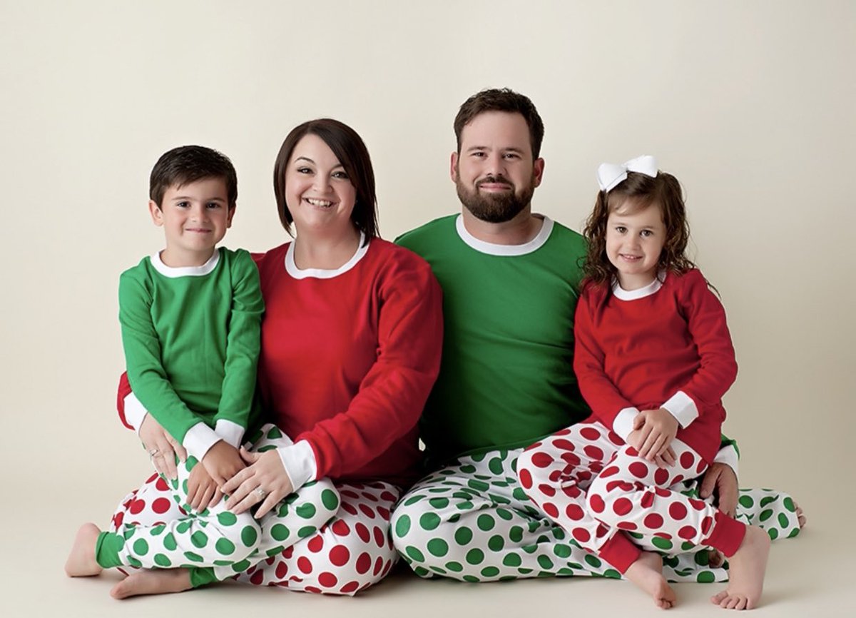 JusticesCloset's tweet photo. Santa will be coming down the chimney in 50 days ! Shop your matching family pajamas at https://t.co/Ltf6HSmWdL #Christmas2020 #Pajamas #ChristmasPajamas #MatchingFamilyPajamas 🛒🎄🎅🏽🎁 https://t.co/50CAjs8DnC