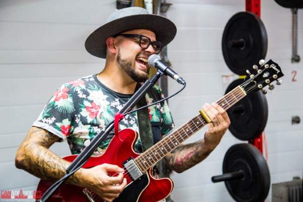 Our <a href="/coneshb/">cones</a> covered <a href="/MattHoylesMusic/">Matt Hoyles</a> in #Vancouver at <a href="/VanBluesat/">vanbluesat</a> function! canadianbeats.ca/2020/11/05/in-…