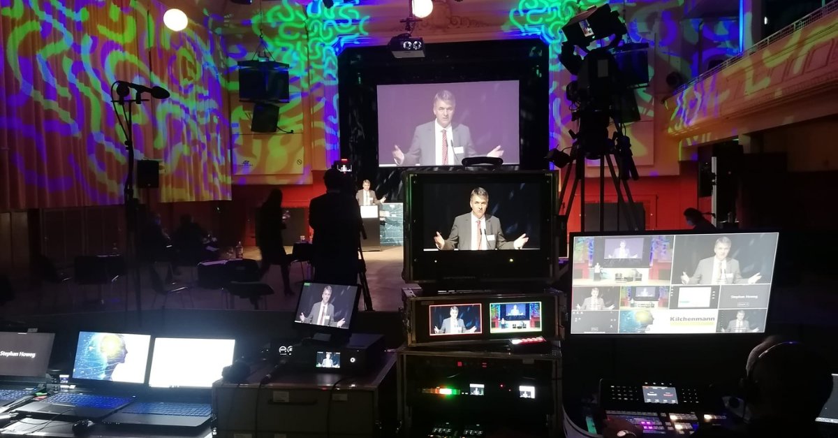 FutureTalk4's tweet photo. Mayor of Bern, Alec von Graffenried at Future Talk 2020 about 'Smart Cities Approach'.
https://t.co/rgWZ6QSX77

#futuretalk2020 https://t.co/dm7VlJXOeo
