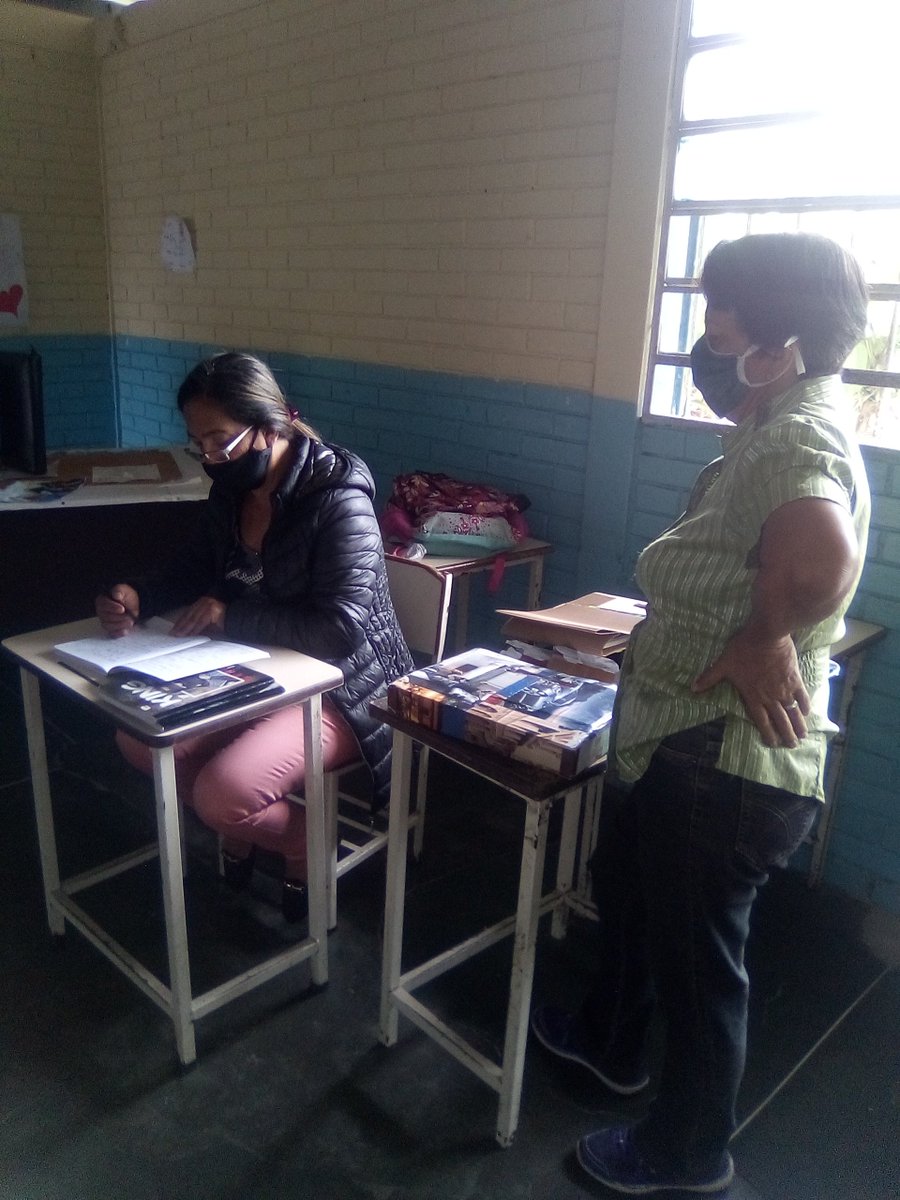 EB_SIMONBOLIVAR's tweet photo. #05Nov 👩‍🏫 Punto de Atención Integral Lugarizado @EB_SIMONBOLIVAR  brindando asesoría pedagógica a representantes y estudiantes #CadaFamiliaUnaEscuela 👨‍👩‍👧‍👦@ZonaEducTachira @charlychaves @clifpsc @Crazet2011 @Circuito27Sc  @elaranerored3 https://t.co/LUQxt6zzup