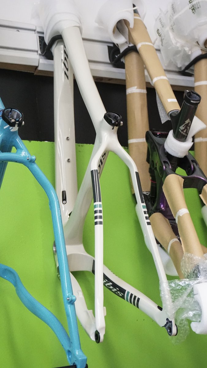 This medium Ibis DV9 frame is up for grabs! We'd love to help you build this up, or you can just buy the frame. The possibilities are endless.

#IbisDV9 #CentralDistrictCyclery #GrandRapidsMTBShop #CentralService #WeOnlySellFunBikes